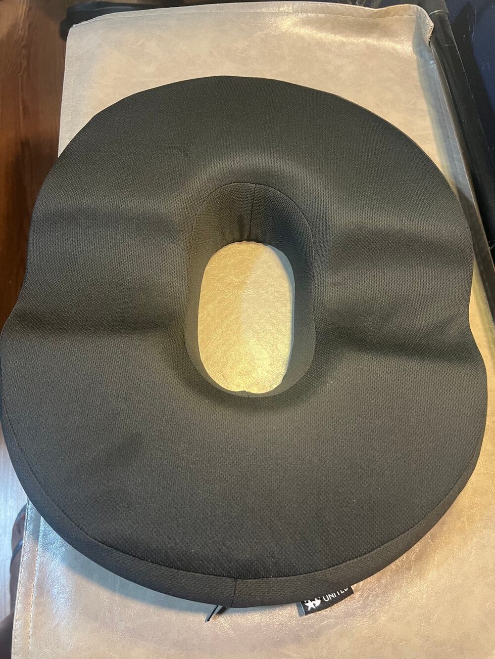 5 STARS UNITED Donut Pillow Hemorrhoid Tailbone Cushion–Large CushioN,Black Mesh